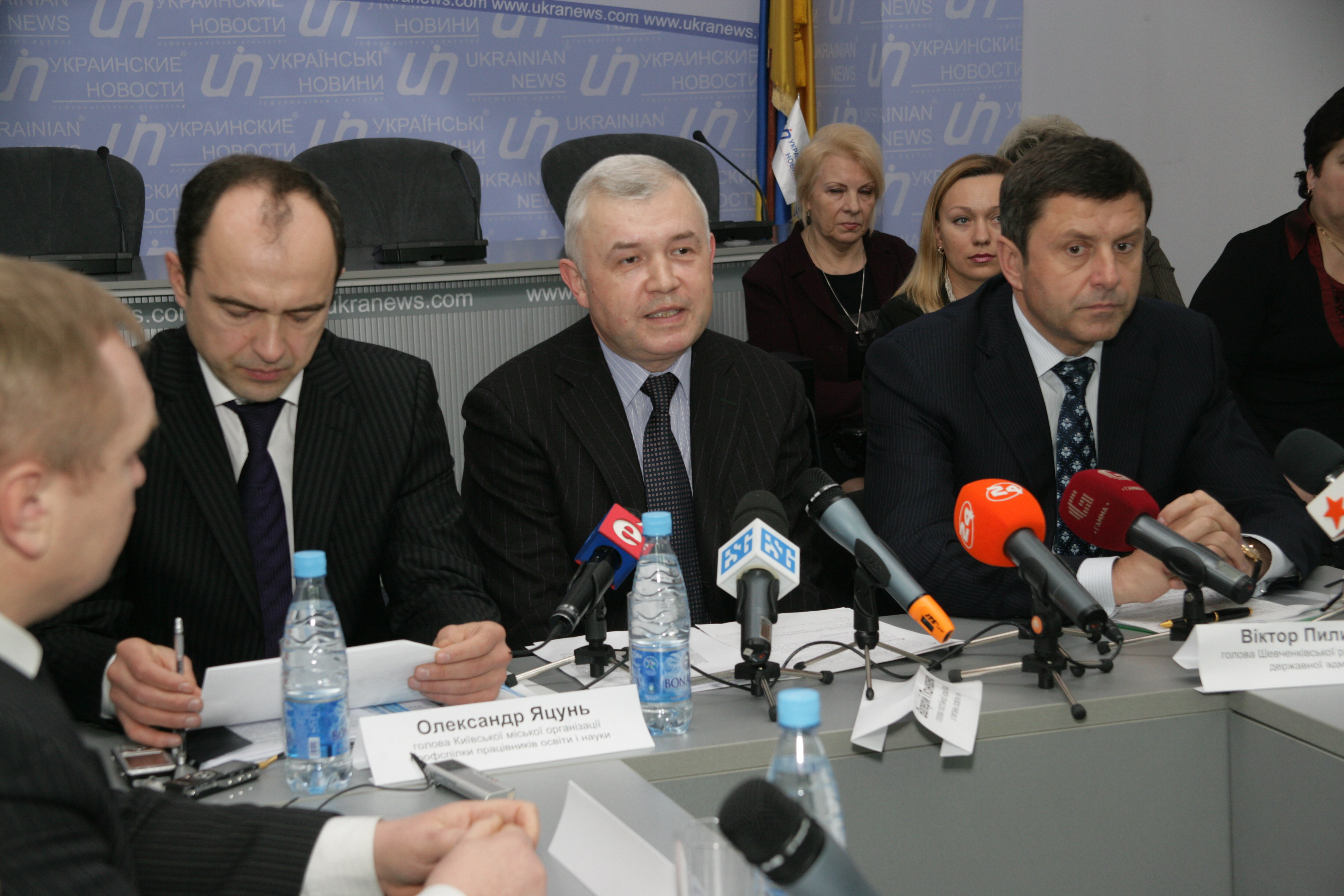 Столичні педагоги вимагають збереження муніципальних надбавок у повному обсязі