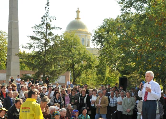 Володимир Литвин виступає за те, щоб українські порти приносили прибуток не комерційним структурам, а державі