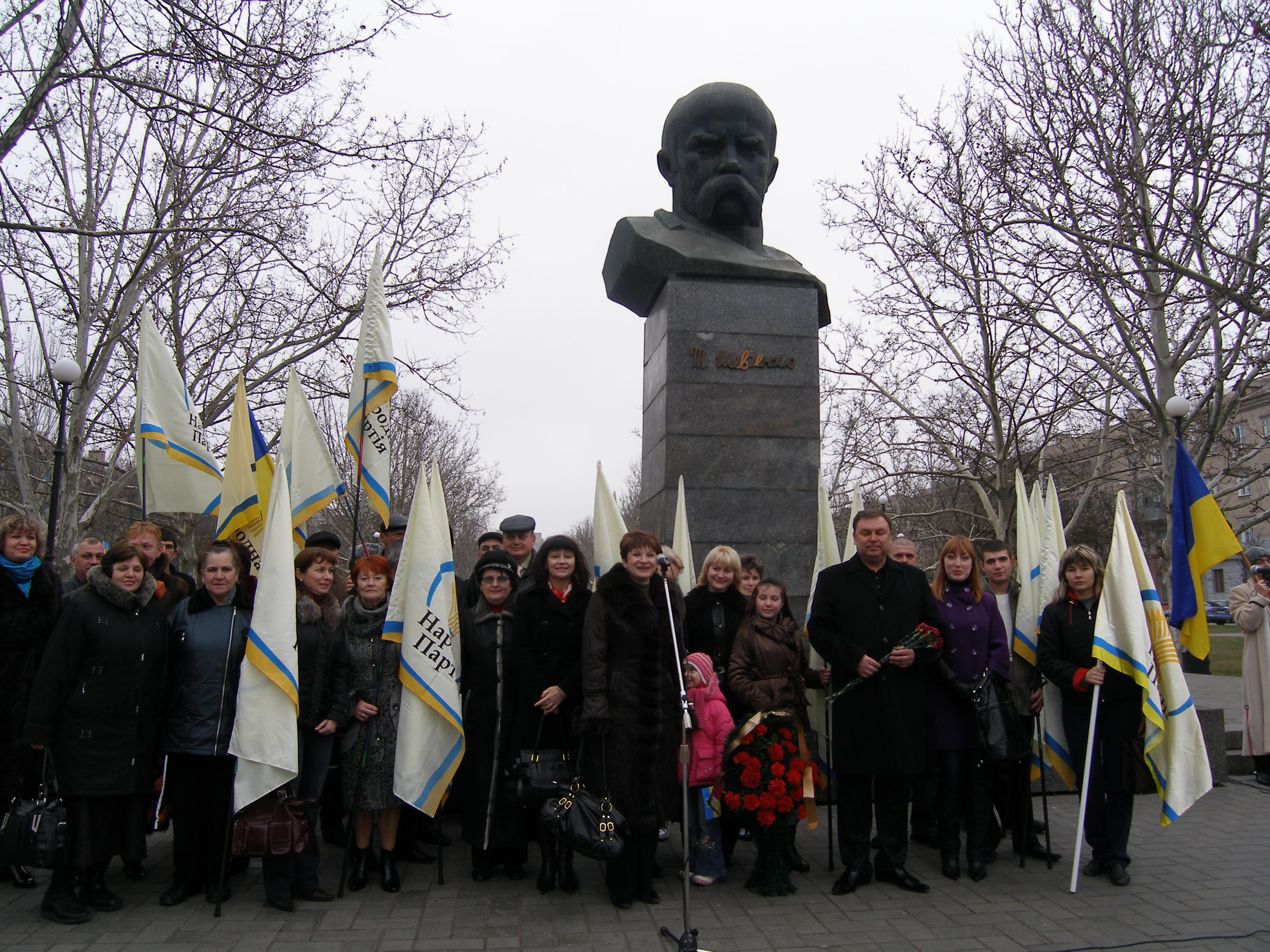 У Херсоні активісти Народної Партії поклали квіти до погруддя Тараса Шевченка