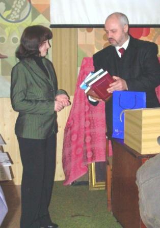 Добровеличківка отримує подарунки