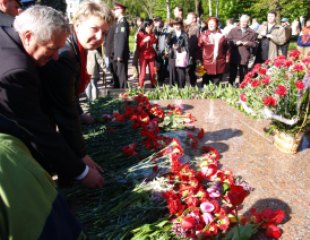 Це – потрібно не мертвим! Це – потрібно живим!