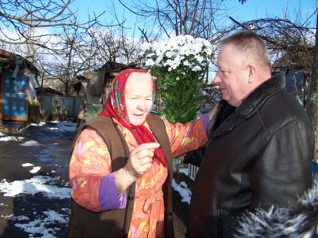Десятки фотографій Литвина та Рудченка коднянська народниця вважає головною прикрасою свого дому