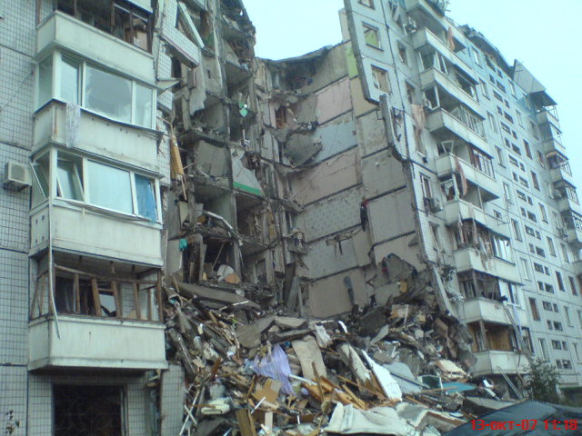 Трагедія у Дніпропетровську. Вибух газу зруйнував половину житлового будинку. Загинули люди